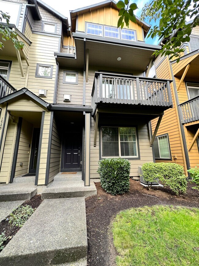 Building Photo - 1550 SW 175th Ave