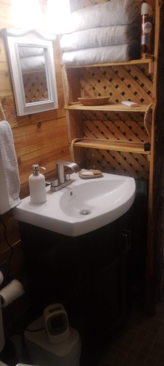 Foto del edificio - 50315 Becker Bottom Rd