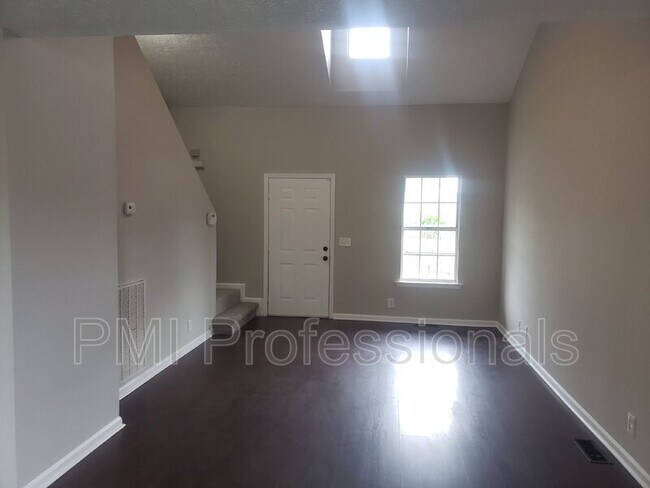 Building Photo - 113 Lewis St