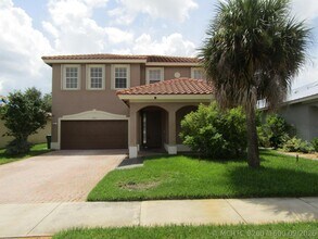 Building Photo - 1756 SW Jamesport Dr