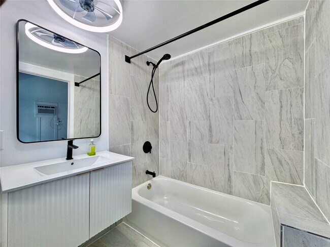 Foto del edificio - 2413 Woodhead St