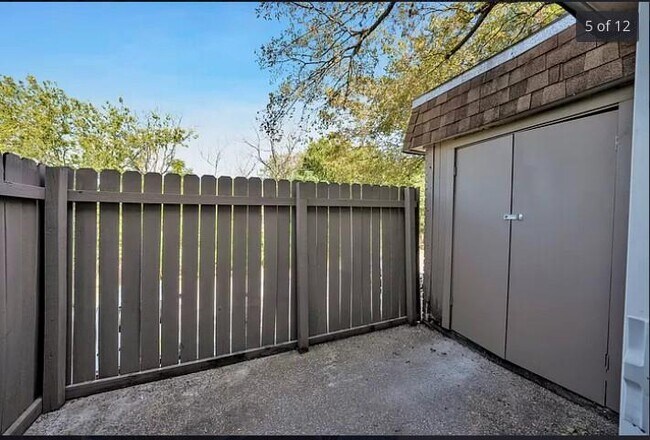 Foto del edificio - 2304 Barton Village Cir