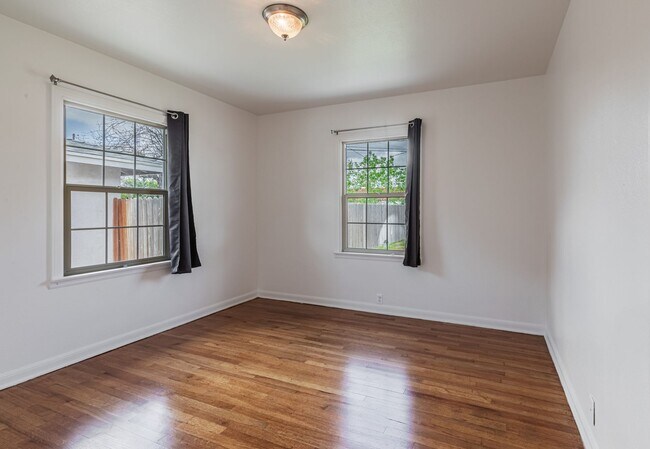 Building Photo - Charming & Updated: Your Perfect Retreat A...