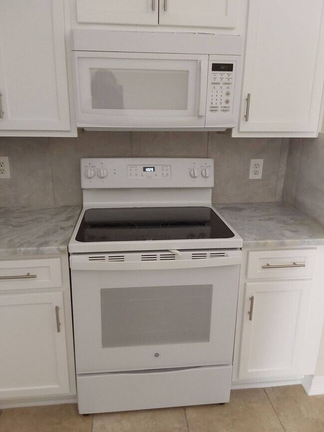 Building Photo - Beautiful 4-Bedroom, 2-Bath Home with 2-Ca...