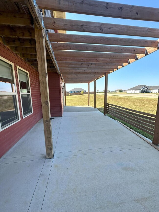 Building Photo - 5903 Hazelnut Ct
