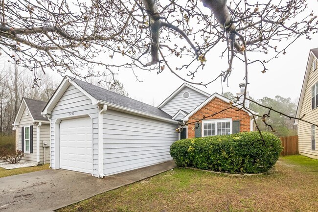 Building Photo - 3703 Acorn Dr