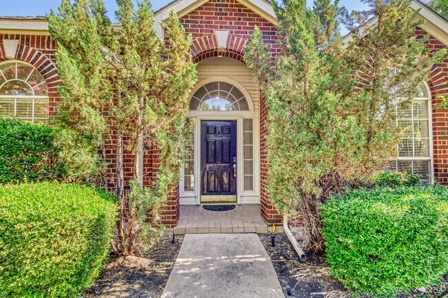 Building Photo - 1438 Royal Oaks Dr