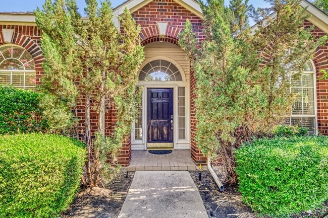 Foto del edificio - 1438 Royal Oaks Dr