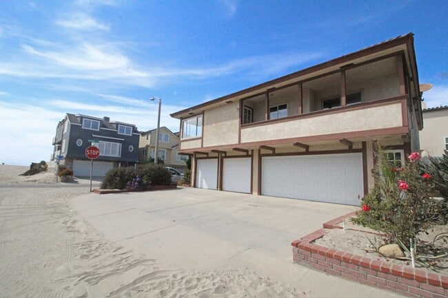 Foto del edificio - 3 Bedroom + 3 Bathroom Unit | Oxnard Shores | Unfurnished