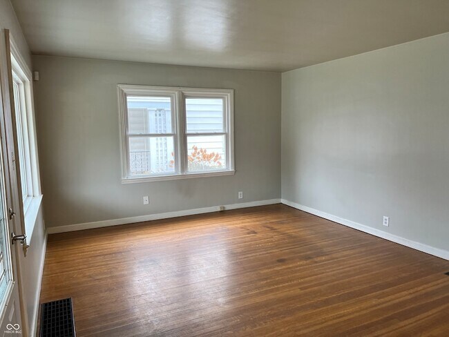 Foto del edificio - 1328 Wallace Ave