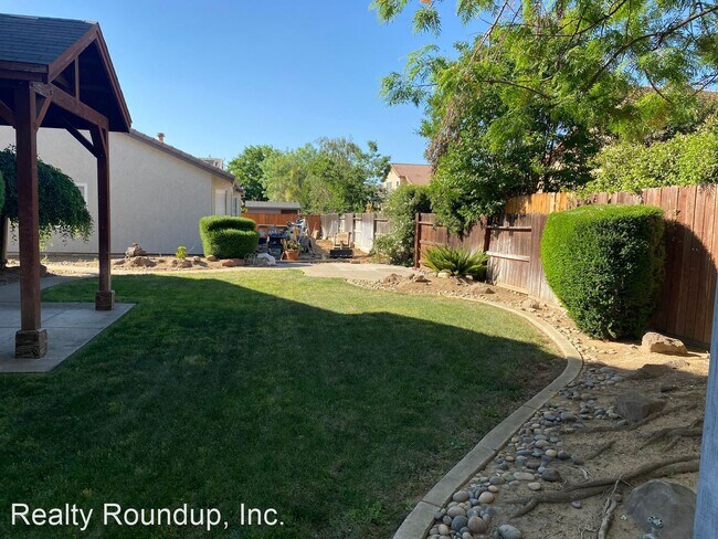 Building Photo - 5 br, 3 bath House - 1027 Elk Hills Dr