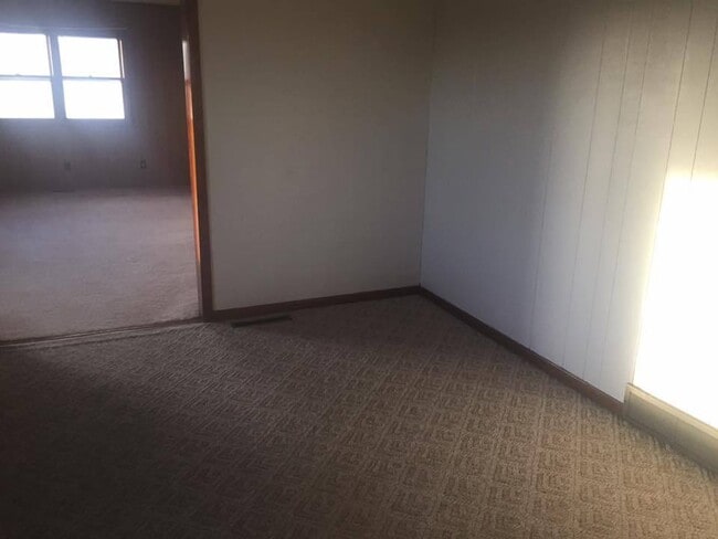 Building Photo - Come on over to the country