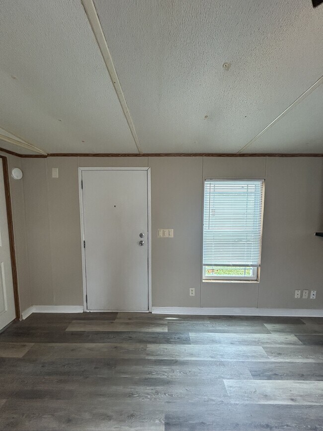 Building Photo - 109 Richie St