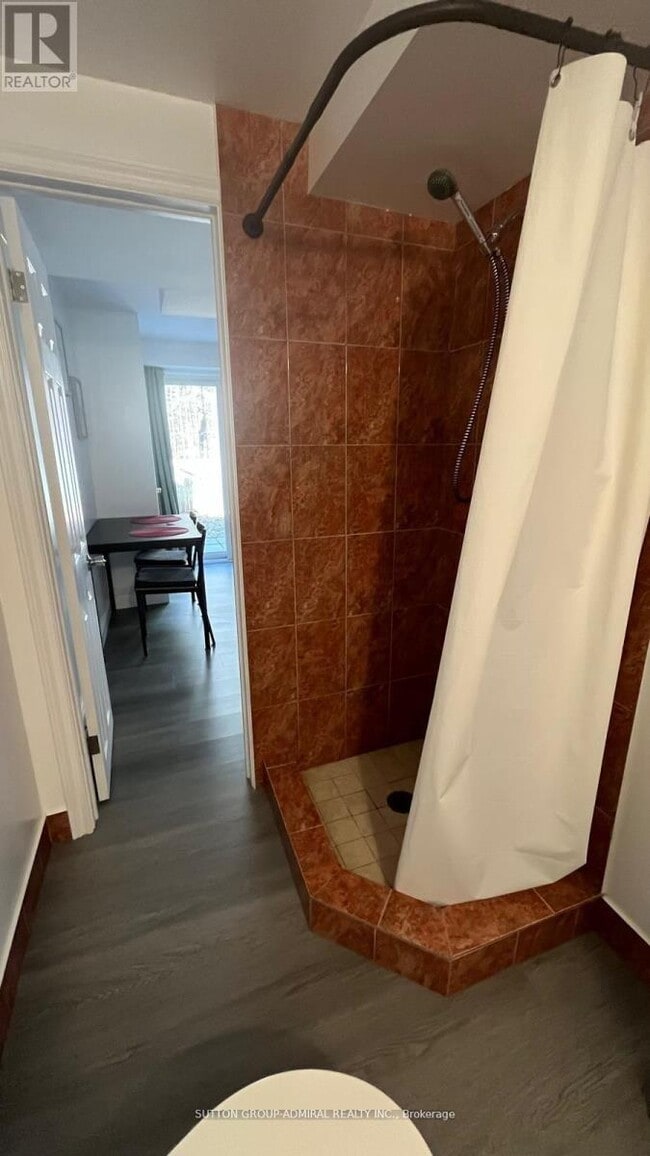 Building Photo - 70 Hawthorne Crescent