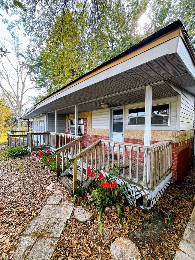 Building Photo - 5670 Lauramore Rd