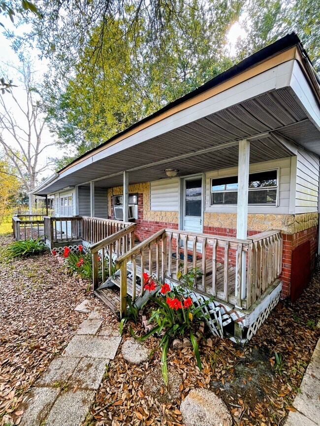 Foto del edificio - 5670 Lauramore Rd