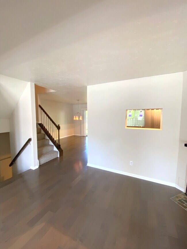 Foto del edificio - COMING SOON! -10817 Fallsington Court *Beautiful 2BR, 2.5 BA Townhouse in Blue Ash*