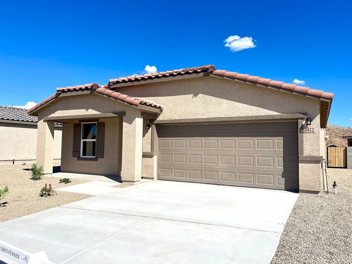 Foto principal - Beautiful New 3 Bedroom Home in the New Ra...