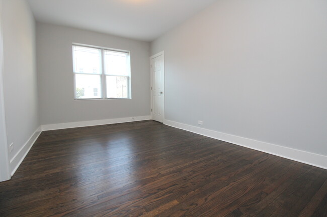 Building Photo - 2130 N Sawyer Ave