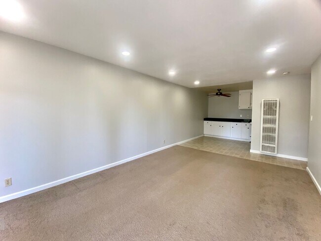Foto del edificio - Cozy 1-bedroom Condo for Rent- Parkmont!