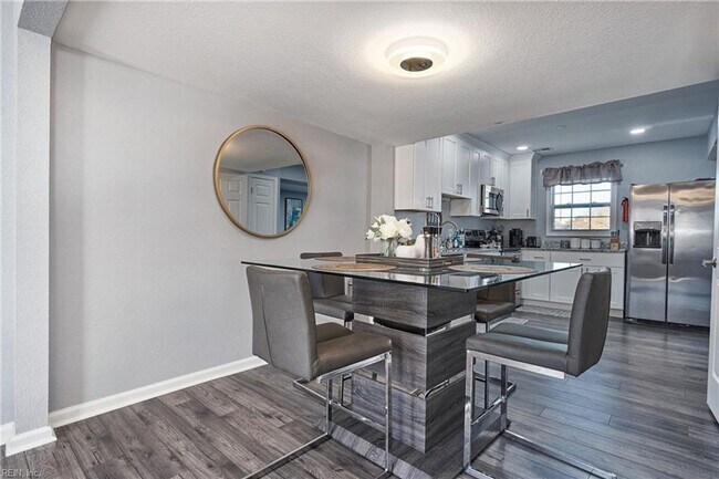 Foto del edificio - Spacious VB Townhouse!