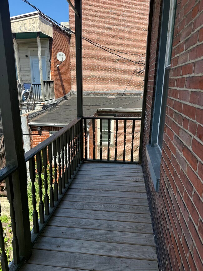 Building Photo - 266 Forster St