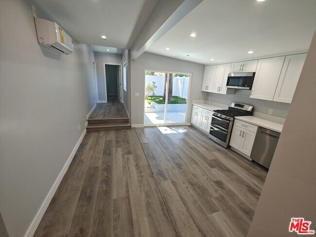 Building Photo - 8617 Hatillo Ave