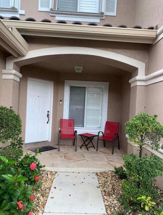 Building Photo - 4684 Pinemore Ln