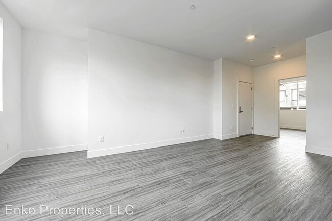 Building Photo - 5377 SE 18th Ave