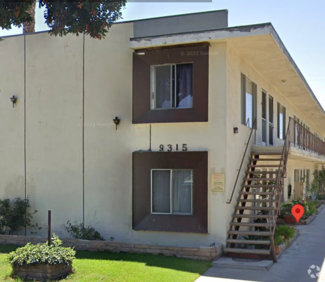 Building Photo - 9315 San Vincente Ave