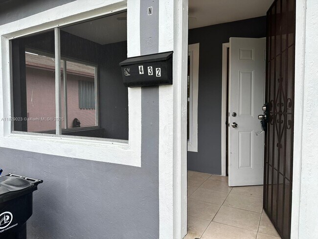 Foto del edificio - 432 NW 17th Ave