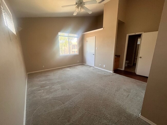 Building Photo - 6bed/3bath with garage in North Campus