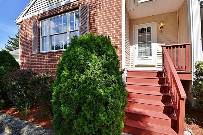 Building Photo - 19 Ptarmigan Dr