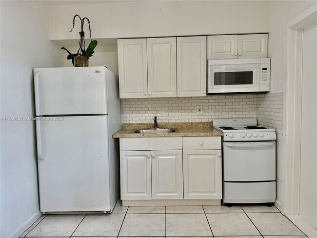 Foto del edificio - 424 NE 64th St