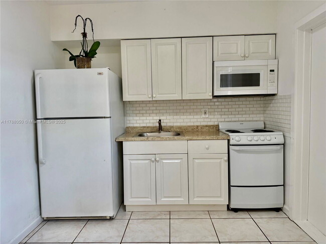 Building Photo - 424 NE 64th St