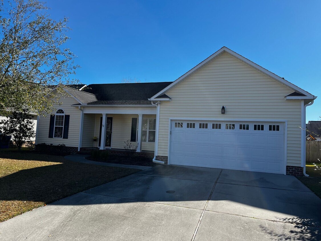 Primary Photo - Don't miss this beautiful home in desirabl...