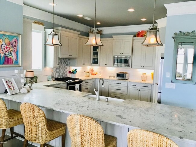 Building Photo - FURNISHED BEACH HOME  WITH UNOBSTRUCTED VI...