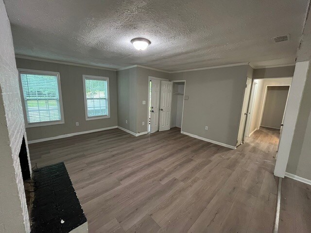 Building Photo - 5897 Leone Dr W
