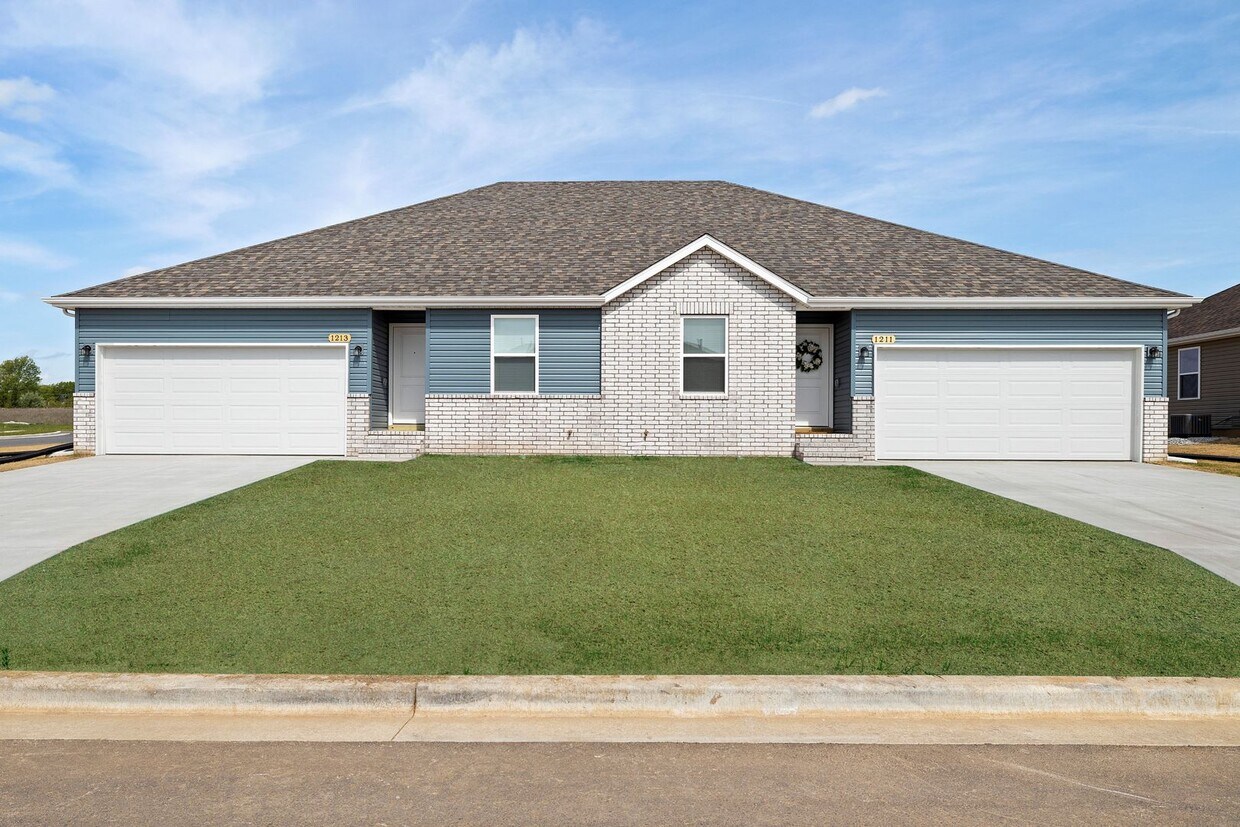 Newly built 3 bedroomWestbury Gardens! House Rental in Republic, MO