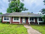 Foto principal - Beautiful corner lot. This home is very sp...