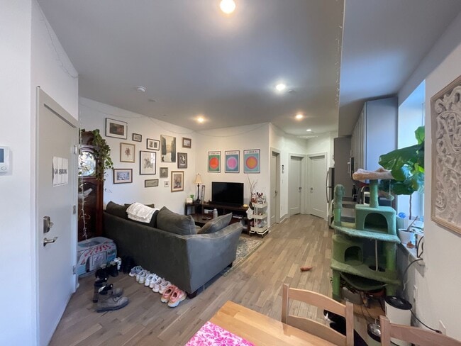 Building Photo - 3213 Haverford Ave