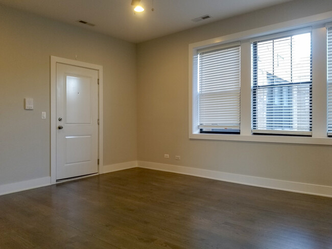 Foto del edificio - 2620 N Rockwell St