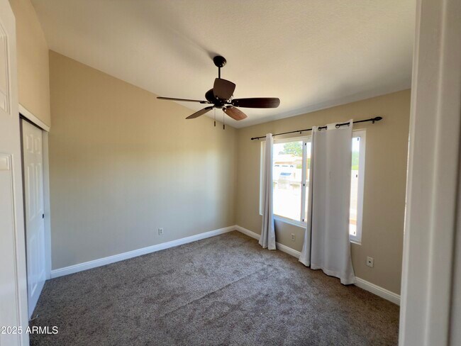 Foto del edificio - 1602 W Maplewood St