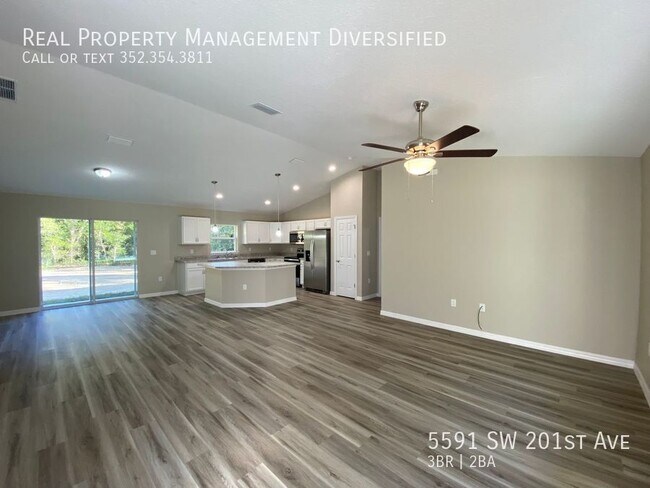 Foto del edificio - Custom Home - Desirable Dunnellon Neighbor...