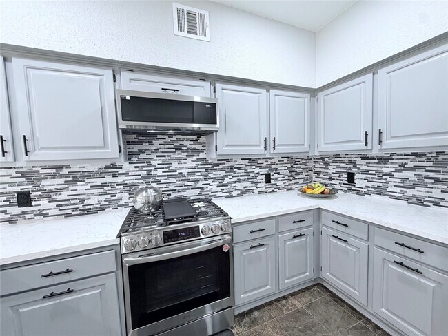 Building Photo - 7015 Puerta Vista Ln