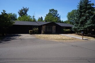 Building Photo - 6404 SE Furnberg St