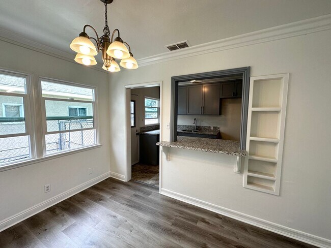Foto del edificio - 379 E 17th St