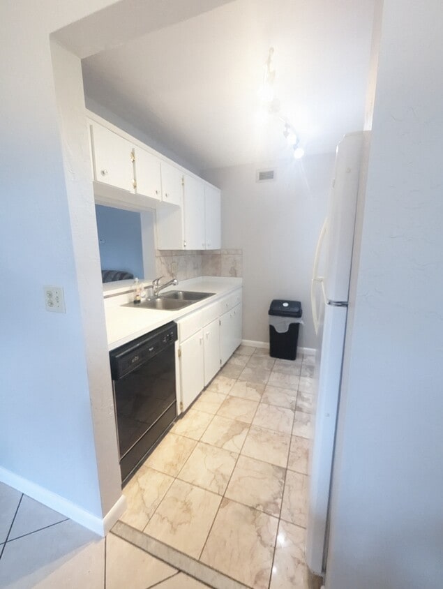 Kitchen - 3124 US HWY 441 SE