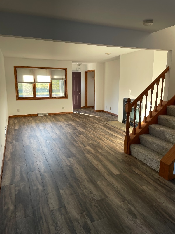 Building Photo - 560 Foxtail Dr