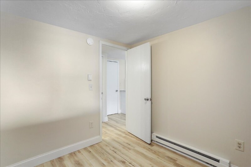 Foto del edificio - 185 N Main St